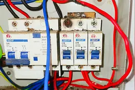 老旧小区经常跳闸，很多人一着急就要花钱找电工，其实故障很简单视频封面