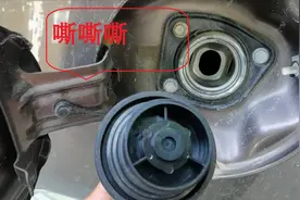 打开油箱盖听到“嘶嘶嘶”的声音，又被加油员套路了，新手别上当视频封面