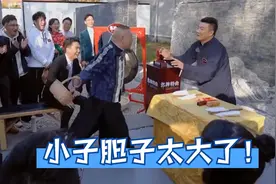 许健模仿老郭被揍，老郭：我说咋看着眼熟，小辈和郭德纲过招合集视频封面