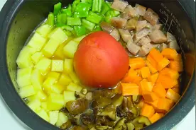 电饭锅版懒人焖饭，3分钟就搞定，饭菜一锅出，学会不点外卖了