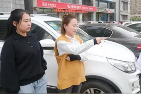 小伙街头卖二手车5万，没想让俩美女一会就砍价成5千，笑的肚子疼视频封面