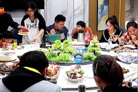 小姑花2228办一桌生日宴，12道菜品花样多，其乐融融真开心！