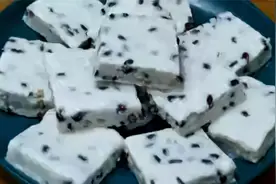 家里有红豆牛奶，一定试试这样吃，冰凉解暑，养颜美白气色好视频封面