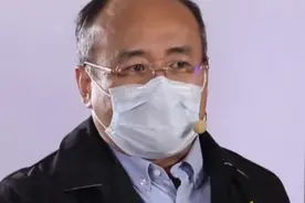 物业专家做出解读，地库产权是开发商的，人家有定价权丨向前一步视频封面