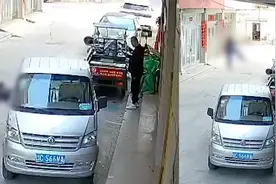 浙江一男童3楼坠落挣扎后站起，旁观男疑手机拍摄被网友批"冷漠"视频封面