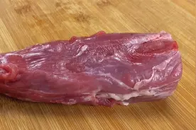 炒猪肉时，瘦肉发柴嚼不动？教你一招，像吃豆腐一样嫩滑，真鲜嫩
