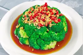 凉拌西兰花好吃有秘诀，清脆爽口吃不够，我家隔几天就要做一次视频封面