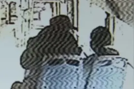 可恶！常州一老人公交上摸12岁女孩腿 女孩拍照取证后向司机求助视频封面