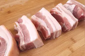 五花肉简单好吃的家常做法，香而不腻，软烂入味，比红烧肉还香