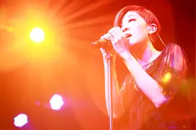 30岁40岁50岁60岁都喜欢听的一首老歌，太好听了，不收藏可惜了！