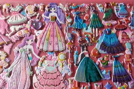 叶罗丽换装贴纸，给叶罗丽公主和三位姑娘换装打扮，你喜欢齐娜吗