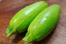 西葫芦最好吃的家常做法，学会这一招，脆嫩入味清淡营养，太香了