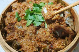 川味粉蒸排骨怎样做？掌握这2步骤，你也能做到软糯入味脱骨鲜香视频封面