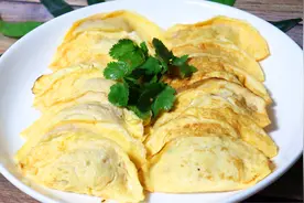 年夜饭手把手教你做蛋饺，漂亮好吃，做法简单，一个汤勺就可搞定视频封面