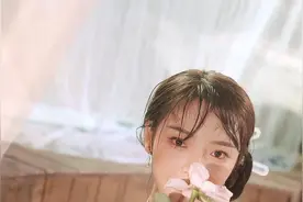 小姐姐想在汤池里拍旗袍，她想拍出失恋的感觉，怎么拍才唯美~视频封面