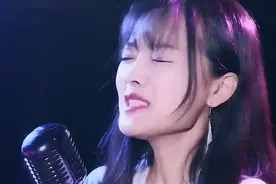 美女翻唱一首《多想在平庸的生活拥抱你》，现实的歌词，太感人 视频封面