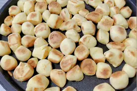 鸡蛋这样做真好吃，无水无油，不蒸不炸，一锅能做100个，真解馋