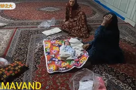 游牧生活，祖父母从他们的游牧家园前往市医院，看望刚出生的孙子视频封面