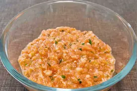 饺子馅流汁有诀窍，教你饭店不外传秘方，肉馅鲜香，每一口都爆汁