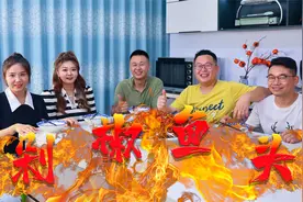 千岛湖的胖头鱼，34斤1米多长，做道“剁椒鱼头”这也太好吃了吧