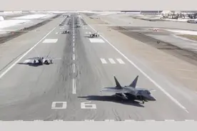 美军阿拉斯加极地力量演习，24架F22战斗机“大象漫步”视频封面