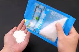 白糖倒在手上搓一搓，真是厉害了，现在清楚还不晚，省钱又好用