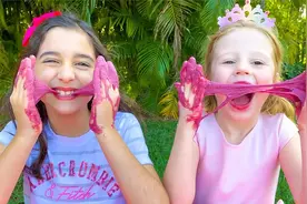 小女孩和爸爸开玩笑总是不知道分寸，没想到却惹怒了爸爸！视频封面