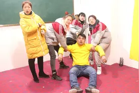 短剧：教导主任和老师互换身份，结果竟然被同学们气晕了，真逗视频封面
