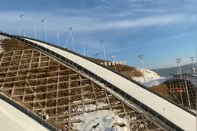 一飞冲天！国家队队员晒出跳台滑雪训练视频，心都飞起来了视频封面