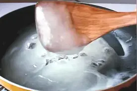 贴春联别再用胶带了，用一招轻松搞定，美观牢固，撕下还不留痕迹视频封面