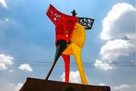 茅台古镇把酒吟诗，赤水河畔水中捞月视频封面