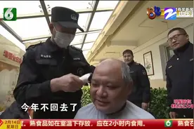 城管界的“Tony老师” 热心肠获众人点赞 老赵：儿子来了就是年！视频封面