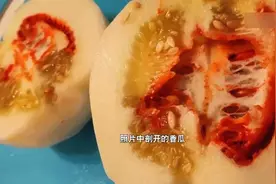 彰化：香瓜剖开惊见“红肉内出血” 能吃吗？视频封面