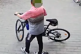 男子捡完瓶子又“捡”自行车被刑拘 北京通州警方：价值万余元视频封面