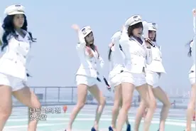 少女时代全员海军服Genie，当年看以为站在军舰上跳！