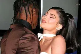 刚秀完恩爱的凯莉·詹娜分手了，疑似是女强男弱，或者是玩够了？视频封面