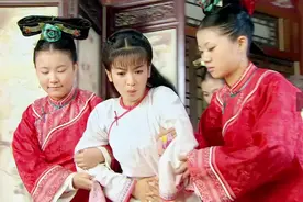 还珠格格：小燕子肚子痛的要上厕所，看到宫里的马桶，又懵了视频封面