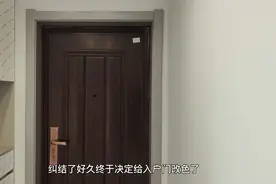 今天把入户门颜色改了，选了摩登灰自己动手