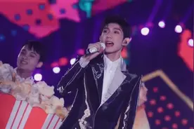 TFBOYS跨年演唱《我的朋友》，王源个人视角，太帅气了！视频封面