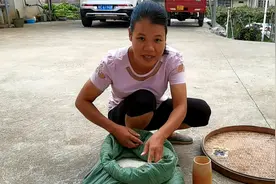 家里的米长虫子怎么办？农村老人这个方法快速除虫，简单实用视频封面