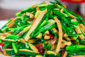 厨师长教你做韭菜炒香干，接地气的家常小炒，味道鲜嫩下酒下饭