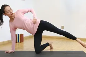 睡前单腿上下摇摆20下，瘦腿提臀效果很明显，一起动起来吧视频封面