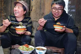 湖南大山一道特色美食，比冬宝的臭脚还臭，妈妈却直呼太好吃了！视频封面