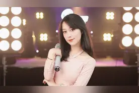 美女一首闽南语励志歌《坚持》，经典好听，值得好好回味！