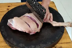 吃了那么多年的狗肉，还属广西小伙最会吃，出锅那一刻，看饿了视频封面