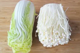 最近白菜金针菇这做法火了，开水一烫，营养下饭，吃一次就忘不掉