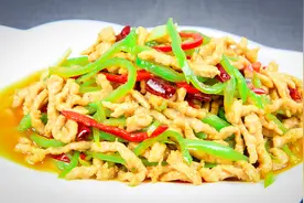 饭店的青椒炒肉丝，肉丝滑嫩原来有技巧，厨师长详细操作教你炒