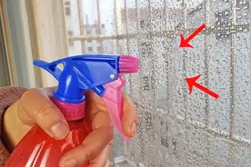 原来清洗纱窗这么简单，不用拆，喷一喷污垢自动掉下来，方法真棒视频封面