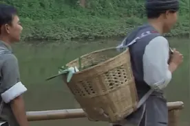黑色名单：风尘女子秒变杀手，拿起狙击枪，一枪击毙男子！视频封面