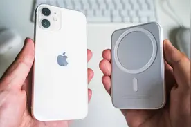 苹果原装Magsafe无线充电宝评测：iPhone12mini的救星来了？视频封面